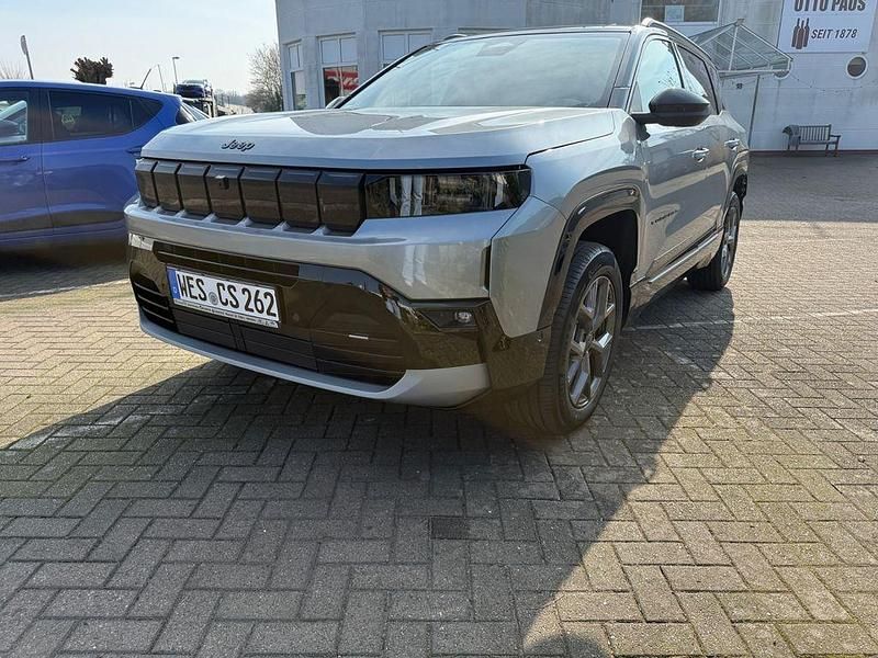 Neu Jeep Compass 145 PS (106 kW) 2026 Yosemite grey mit dach in vul SUV