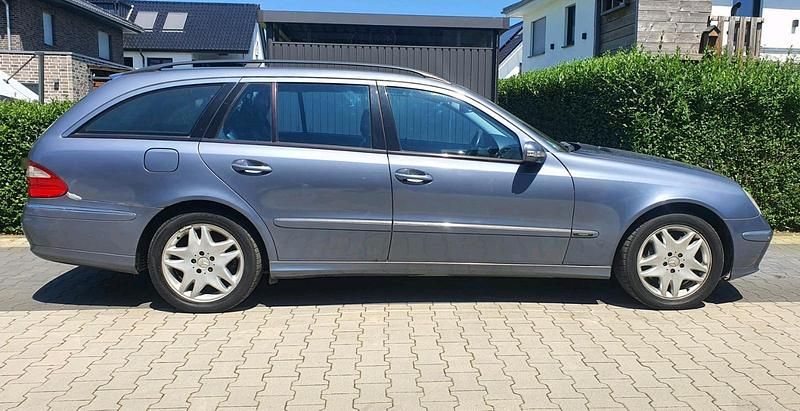 Gebraucht Mercedes E500 306 PS (225 kW) 2003 Blau Kombi