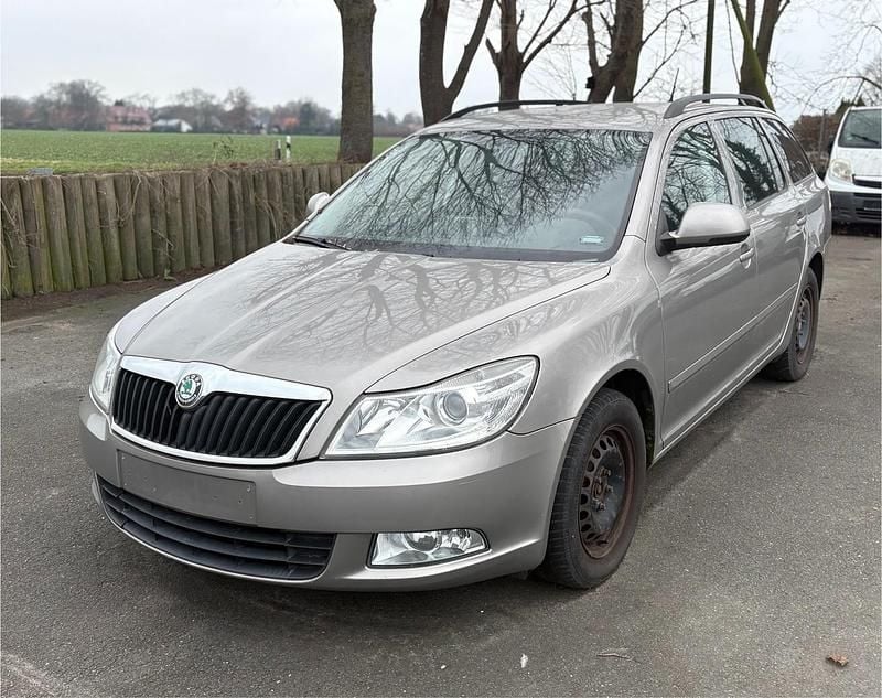 Gold Gebraucht 2011 Skoda Octavia Kombi | 1.650 € (Superpreis) - Bild 1/4