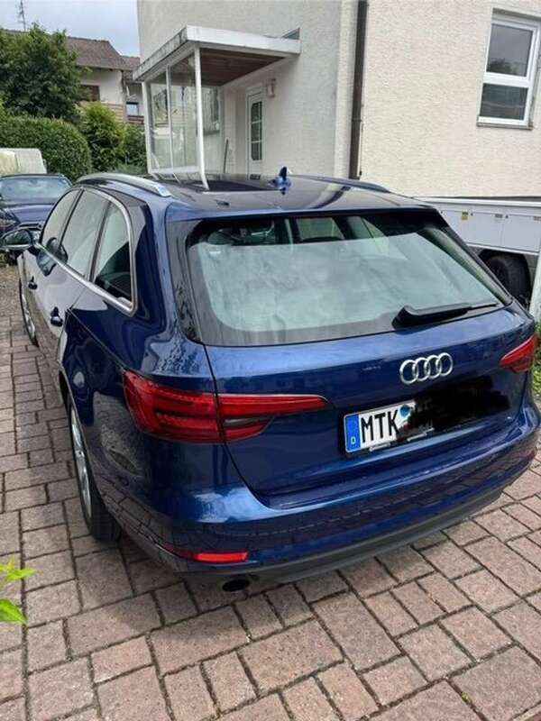Blau Gebraucht 2017 Audi A4 Kombi | 16.500 € (Superpreis) - Bild 1/3