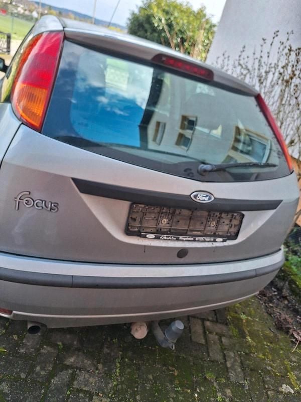 Second-hand Ford Focus 74 CP (54 kW) 2004 Gri Hatchback