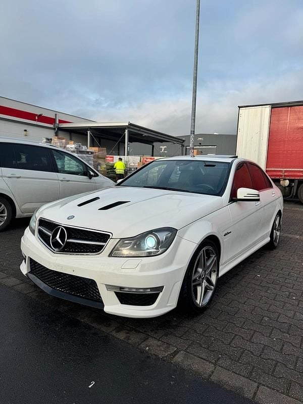 Weiß Gebraucht 2013 Mercedes C63 AMG AMG Limousine | 24.350 € - Bild 1/4