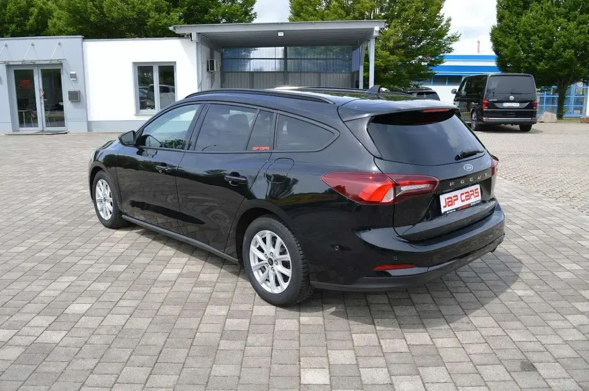 Gebraucht Ford Focus Titanium 120 PS (88 kW) 2022 Moondustsilver Kombi