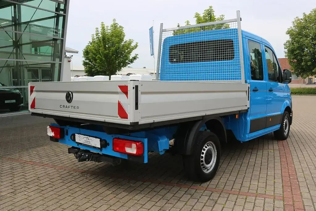 Gebraucht VW Crafter 140 PS (102 kW) 2024 Blau Van