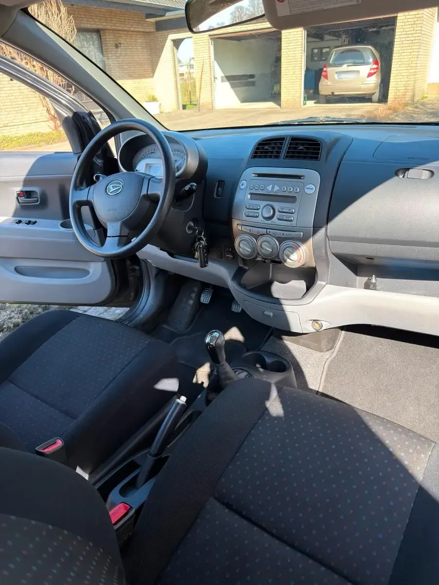 Gebraucht Daihatsu Sirion 69 PS (50 kW) 2010 Schwarz Kleinwagen