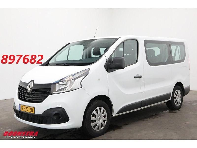 Gebraucht Renault Trafic Expression 95 PS (69 kW) 2017 Weiß Van / Kleinbus