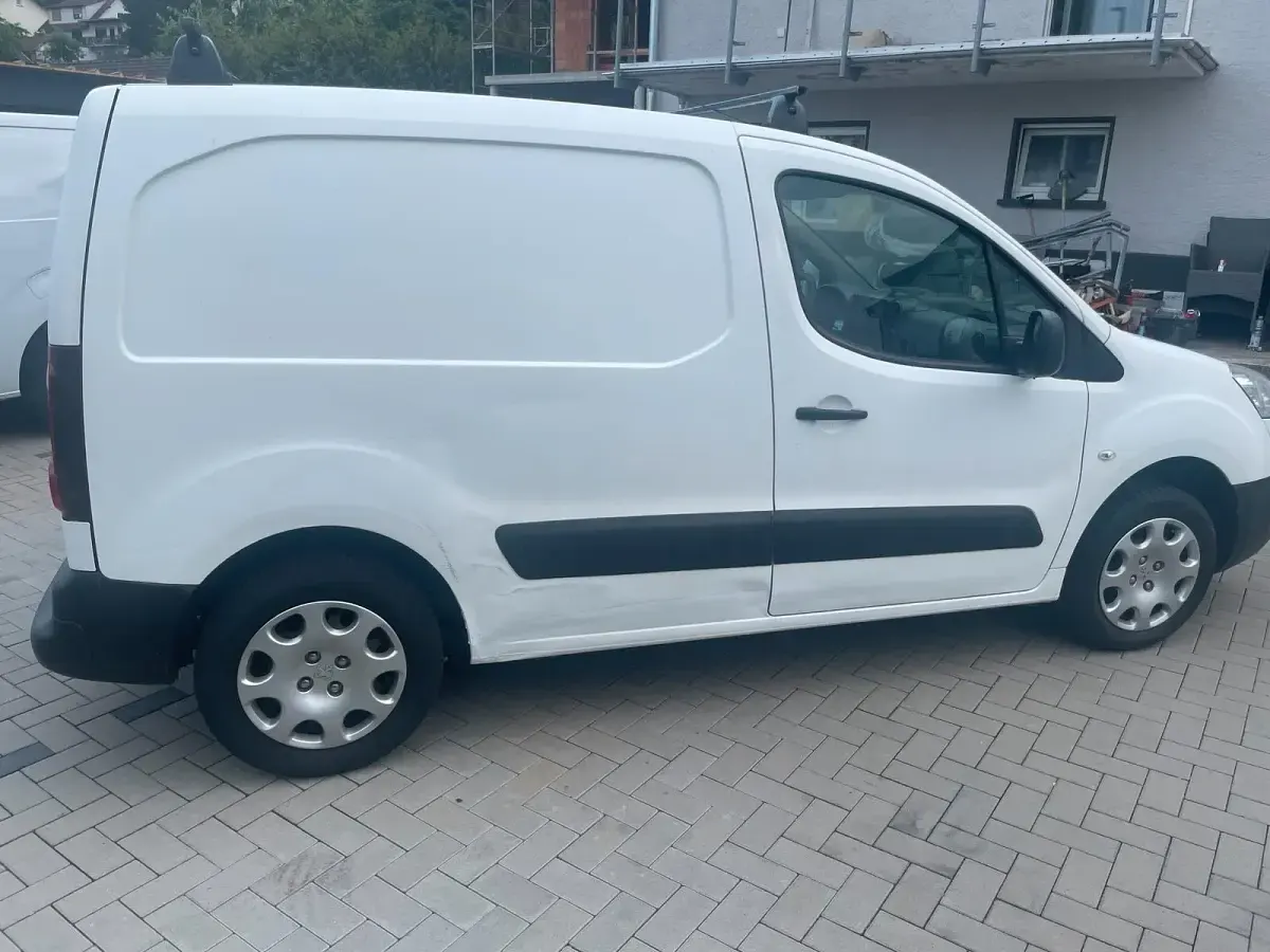 Gebraucht Peugeot Partner 75 PS (55 kW) 2013 Weiß Van / Kleinbus