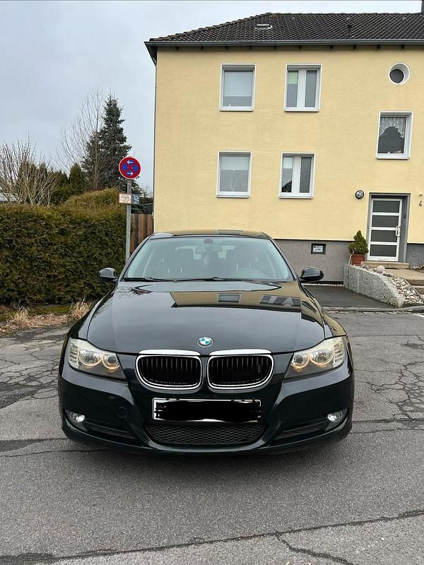 Gebraucht BMW 320 163 PS (119 kW) 2007 Schwarz Kombi
