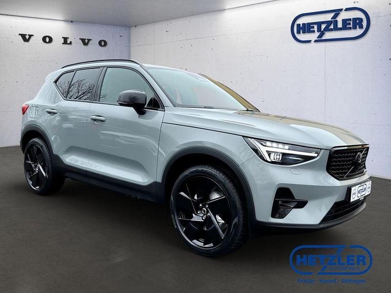 Neu Volvo XC40 Plus 163 PS (119 kW) 2026 Vapour grey / metallic SUV