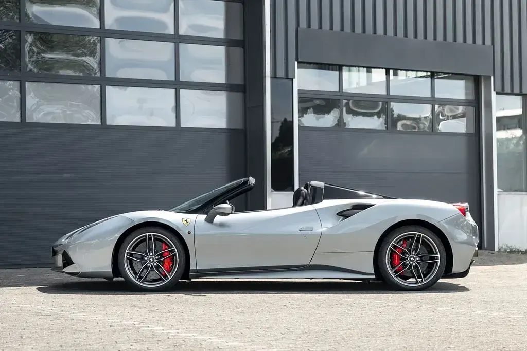 Gebraucht Ferrari 488 669 PS (492 kW) 2019 Grau Cabrio