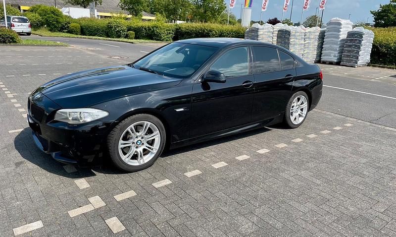 Schwarz Gebraucht 2011 BMW 520 M Sport Limousine | 11.500 € (Fairer Preis) - Bild 1/4