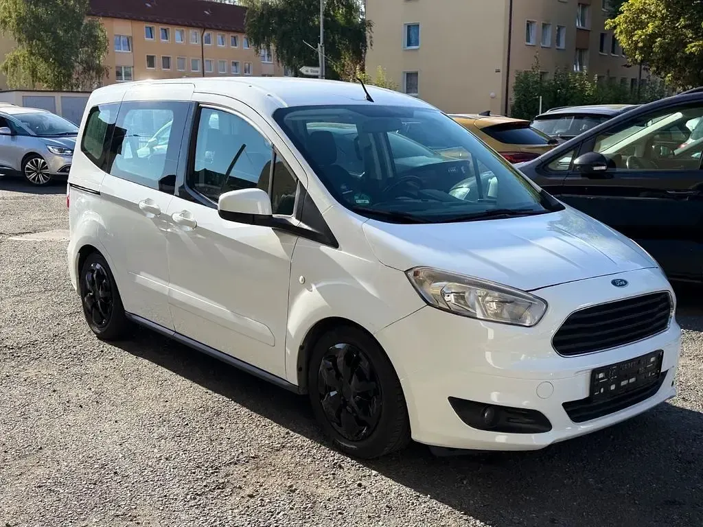 Gebraucht Ford Tourneo Courier Trend 97 PS (71 kW) 2015 Weiß Van / Kleinbus