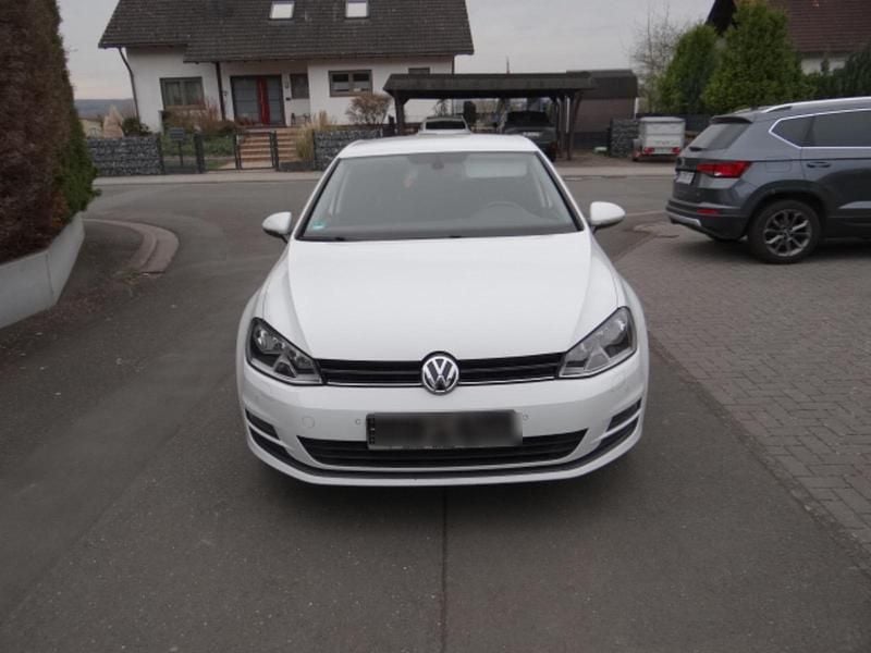 Weiß Gebraucht 2015 VW Golf VII Cup Limousine | 8.500 € (Guter Preis) - Bild 1/4