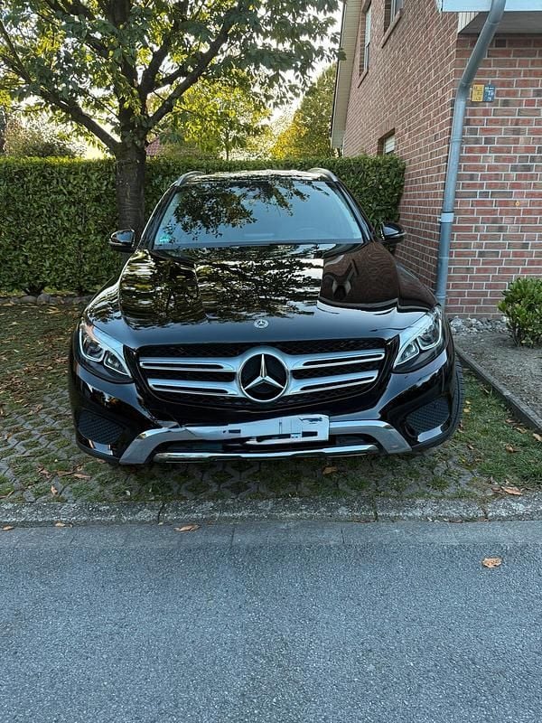 Schwarz Gebraucht 2018 Mercedes GLC220 SUV | 24.999 € (Superpreis) - Bild 1/4