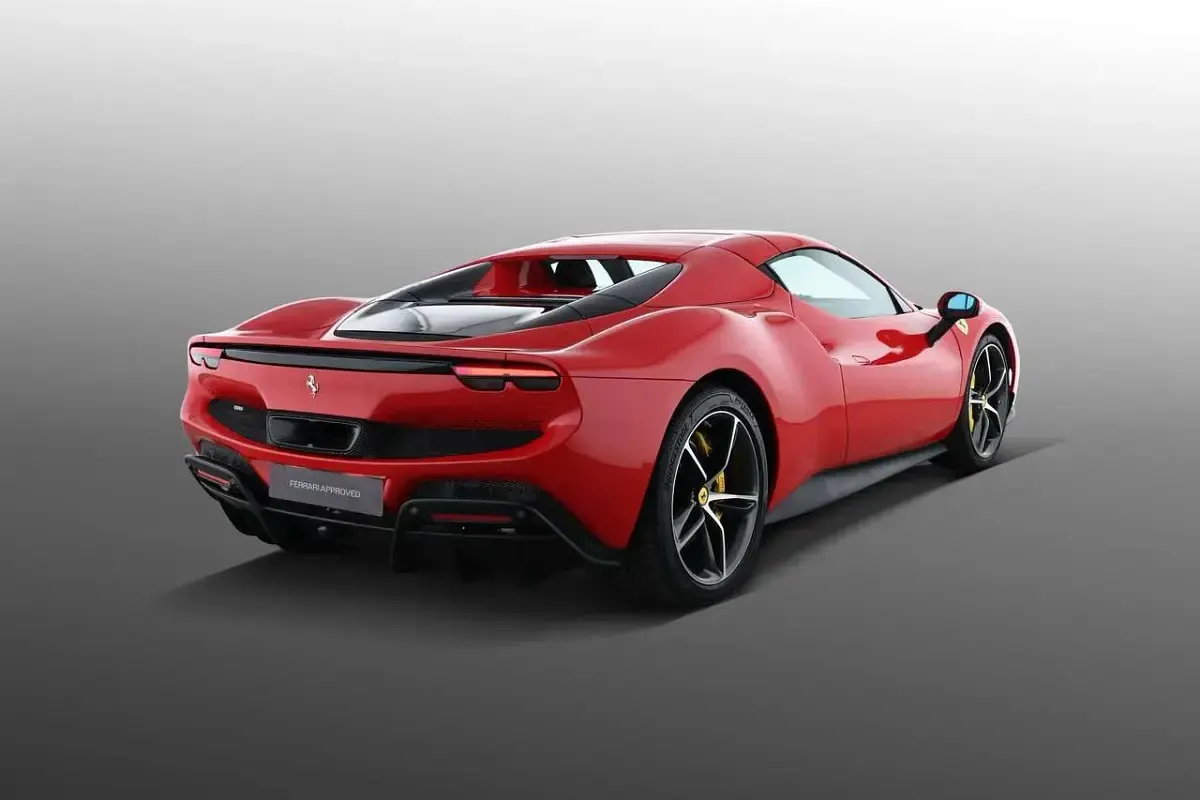 Gebraucht Ferrari 296 829 PS (609 kW) 2025 Rot Cabrio