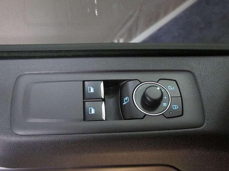 Gebraucht Ford Transit Custom Titanium 136 PS (100 kW) 2025 Polarsilber metallic Van / Kleinbus