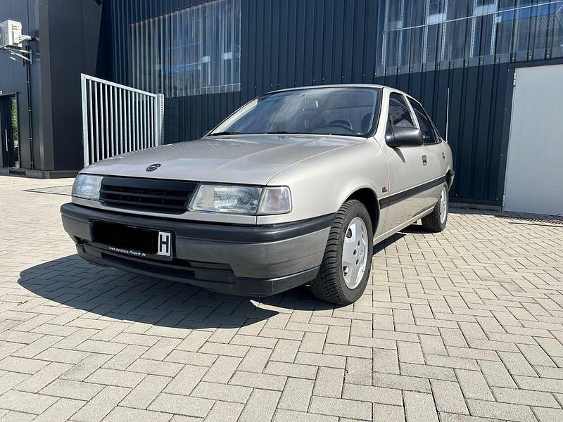 Gold Gebraucht 1991 Opel Vectra Limousine | 4.990 € - Bild 1/4