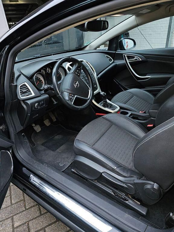 Gebraucht Opel Astra GTC 140 PS (102 kW) 2012 Schwarz Limousine