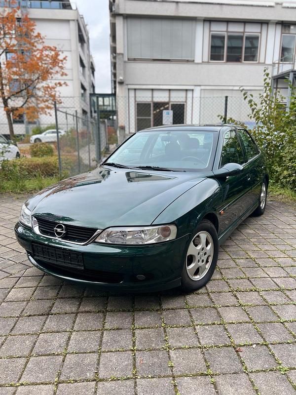 Grün Gebraucht 2001 Opel Vectra Limousine | 790 € (Superpreis) - Bild 1/4