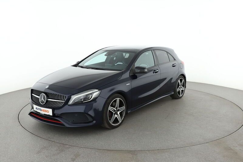 Blau Gebraucht 2016 Mercedes A250 AMG Limousine | 21.040 € (Fairer Preis) - Bild 1/4