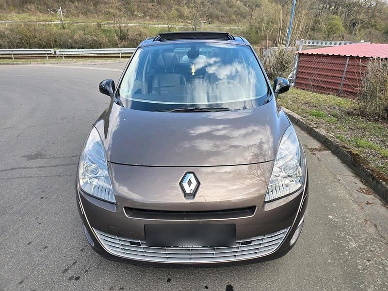 Gebraucht Renault Scénic III 150 PS (110 kW) 2011 Braun Van / Kleinbus