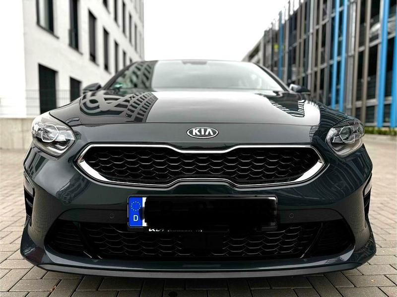 Grau Gebraucht 2019 Kia Ceed Limousine | 16.950 € (Fairer Preis) - Bild 1/4