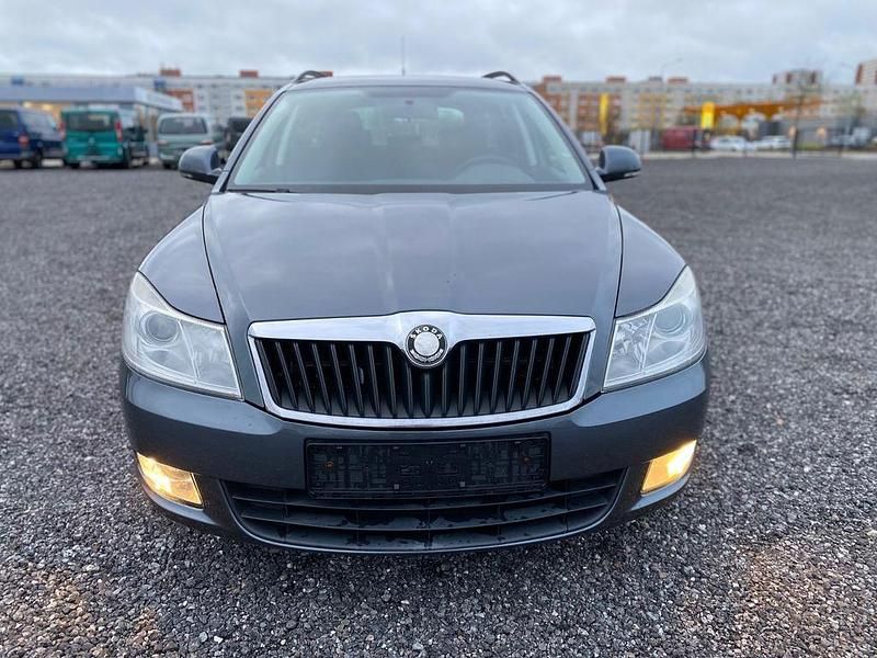 Gebraucht Skoda Octavia Ambiente 105 PS (77 kW) 2010 Grau Limousine