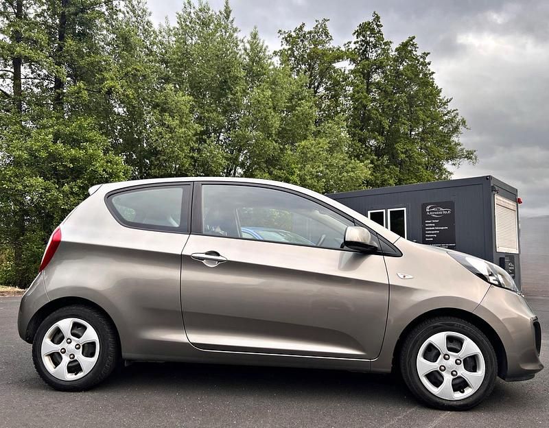 Grau Gebraucht 2013 Kia Picanto DREAM-TEAM Edition Kleinwagen | 6.300 € (Fairer Preis) - Bild 1/4