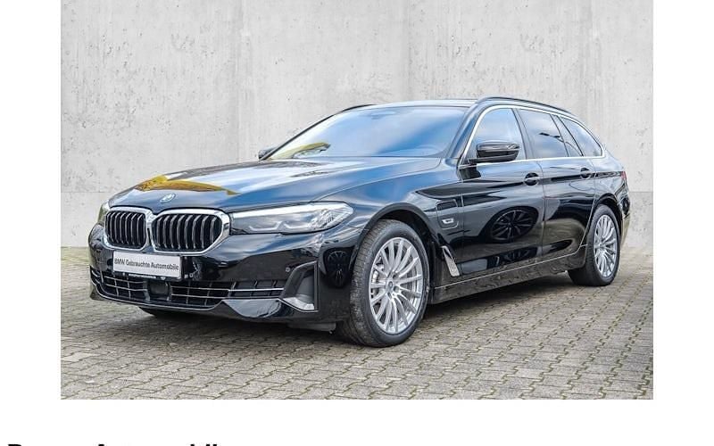 Schwarz Gebraucht 2022 BMW 530e iPerformance Kombi | 32.880 € (Superpreis) - Bild 1/4