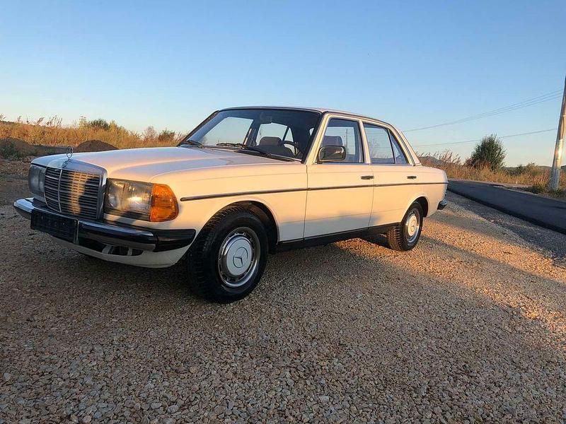 Weiß Gebraucht 1983 Mercedes 200 Limousine | 11.900 € - Bild 1/4