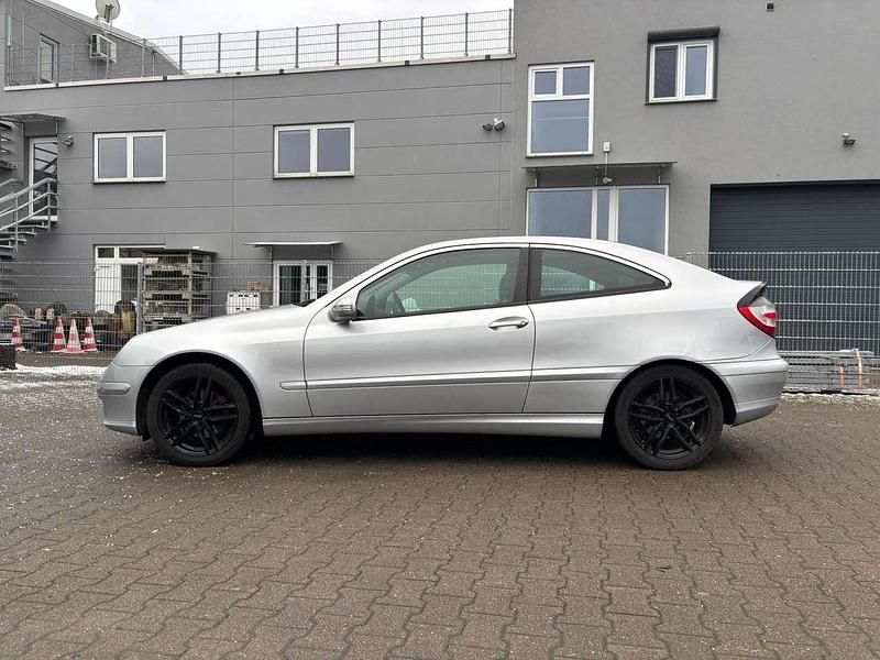 Gebraucht Mercedes C180 143 PS (105 kW) 2004 Silber Coupé