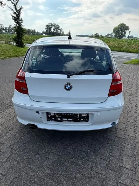Gebraucht BMW 116 122 PS (89 kW) 2009 Weiß Kleinwagen