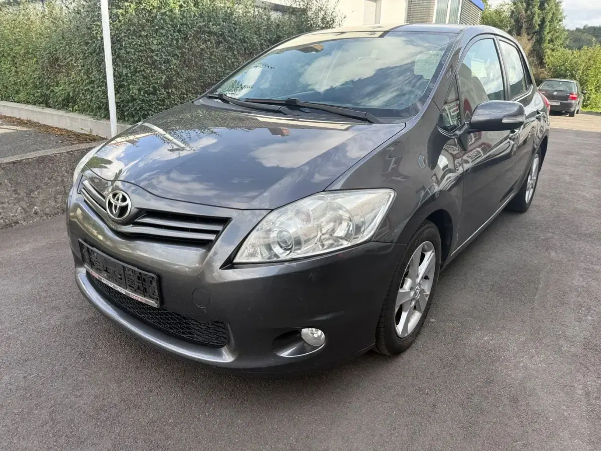 Gebraucht Toyota Auris Travel 90 PS (66 kW) 2012 Grau Limousine