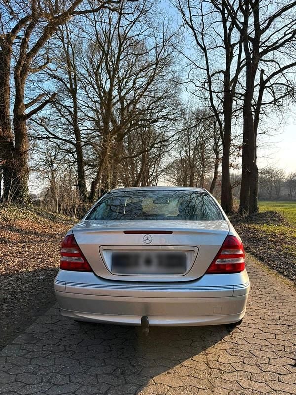 Gebraucht Mercedes C220 150 PS (110 kW) 2005 Silber Limousine
