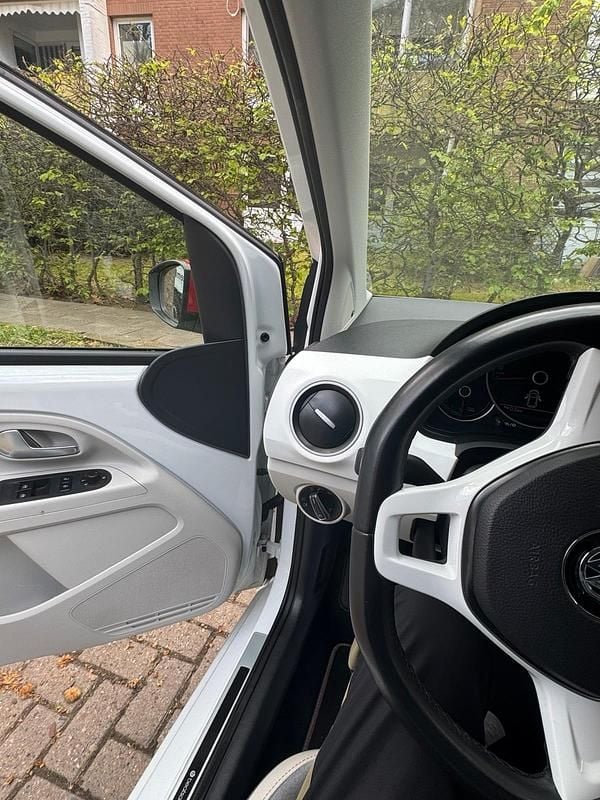 Second-hand VW up! 60 CP (44 kW) 2018 Alb Hatchback