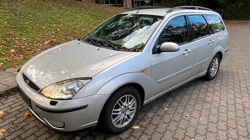 Silber Gebraucht 2002 Ford Focus Kombi | 790 € (Guter Preis) - Bild 1/4
