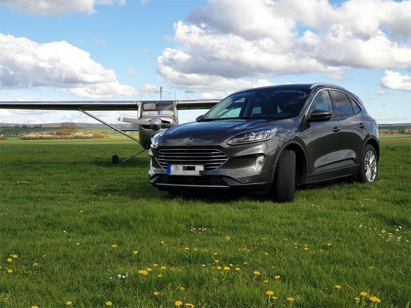 Grau Gebraucht 2021 Ford Kuga Titanium X SUV | 21.800 € (Superpreis) - Bild 1/4