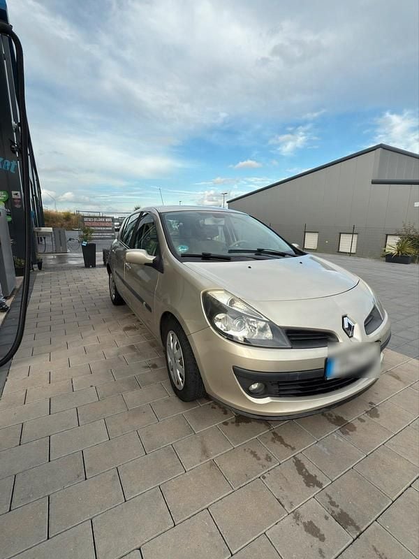 Gold Gebraucht 2006 Renault Clio II Kleinwagen | 2.600 € (Guter Preis) - Bild 1/4