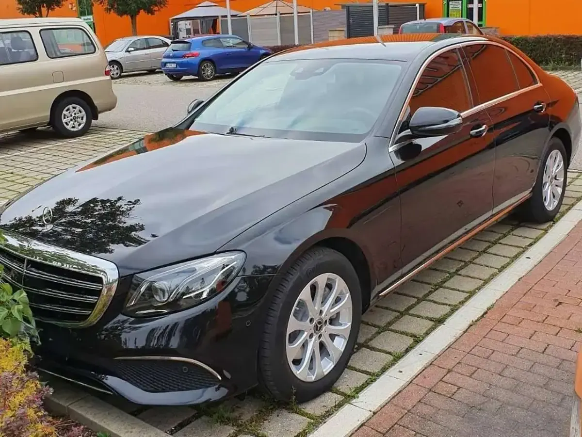 Gebraucht Mercedes E220 Exclusive 194 PS (142 kW) 2018 Schwarz Limousine