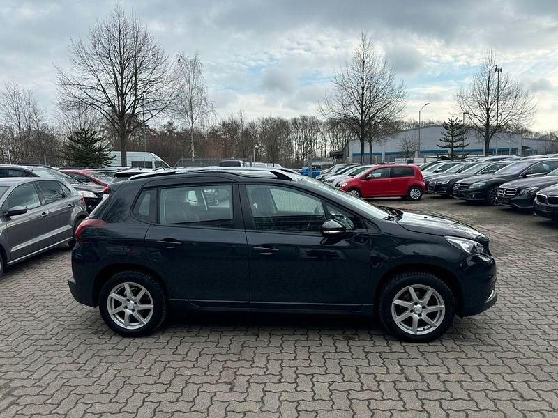 Gebraucht Peugeot 2008 Active 102 PS (75 kW) 2019 Grau SUV