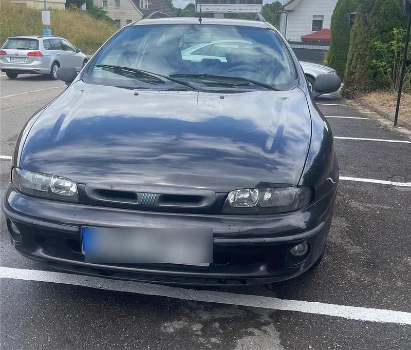 Schwarz Gebraucht 2000 Fiat Marea Kombi | 550 € - Bild 1/4