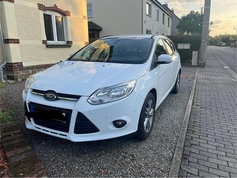 Weiß Gebraucht 2012 Ford Focus Kombi | 3.500 € (Fairer Preis) - Bild 1/4