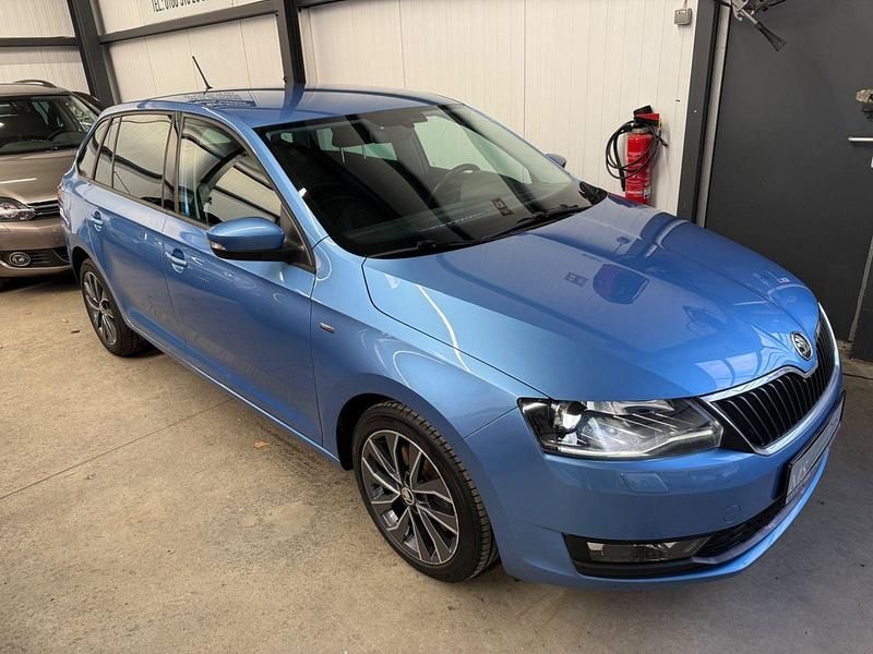 Blau Gebraucht 2017 Skoda Rapid Kombi | 8.885 € (Guter Preis) - Bild 1/4