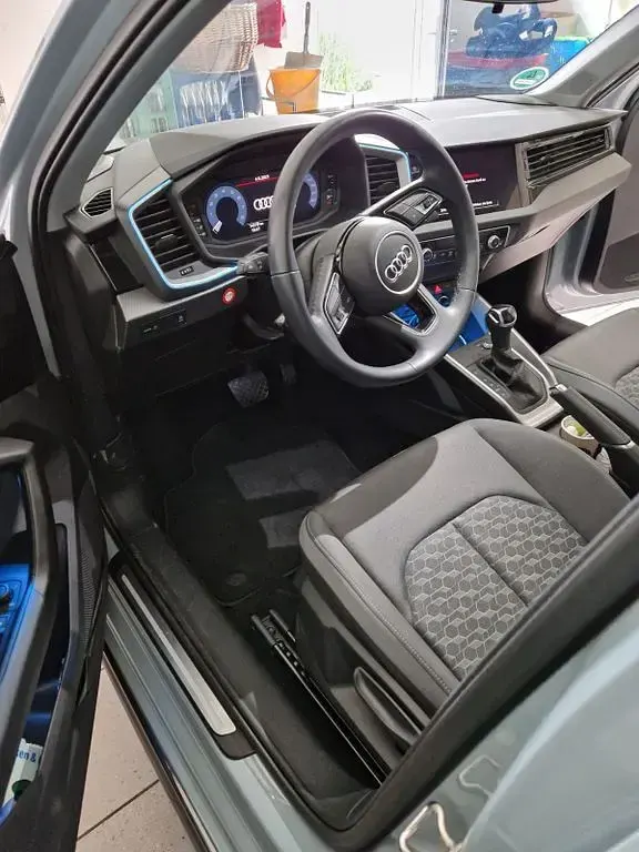 Second-hand Audi A1 Ambiente 110 CP (80 kW) 2023 Gri SUV