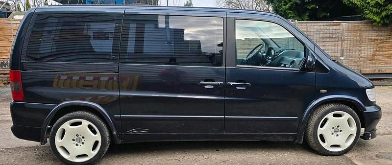 Gebraucht Mercedes V280 173 PS (127 kW) 1999 Blau Van / Kleinbus