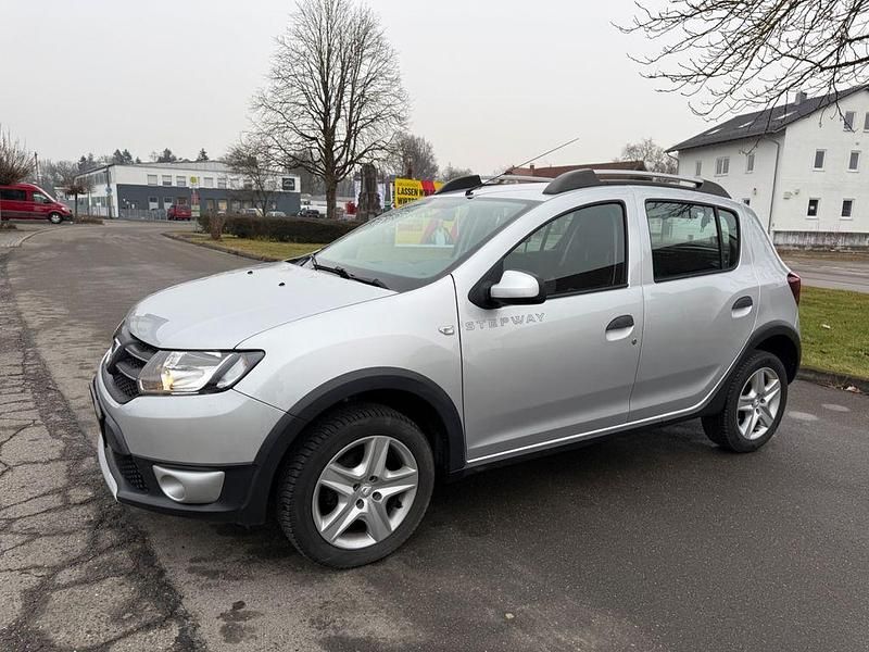 Gebraucht Dacia Sandero Prestige 90 PS (66 kW) 2015 Silber Limousine