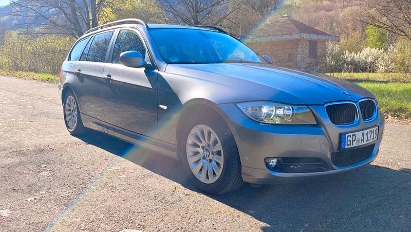 Gebraucht BMW 320 177 PS (130 kW) 2009 Grau Kombi