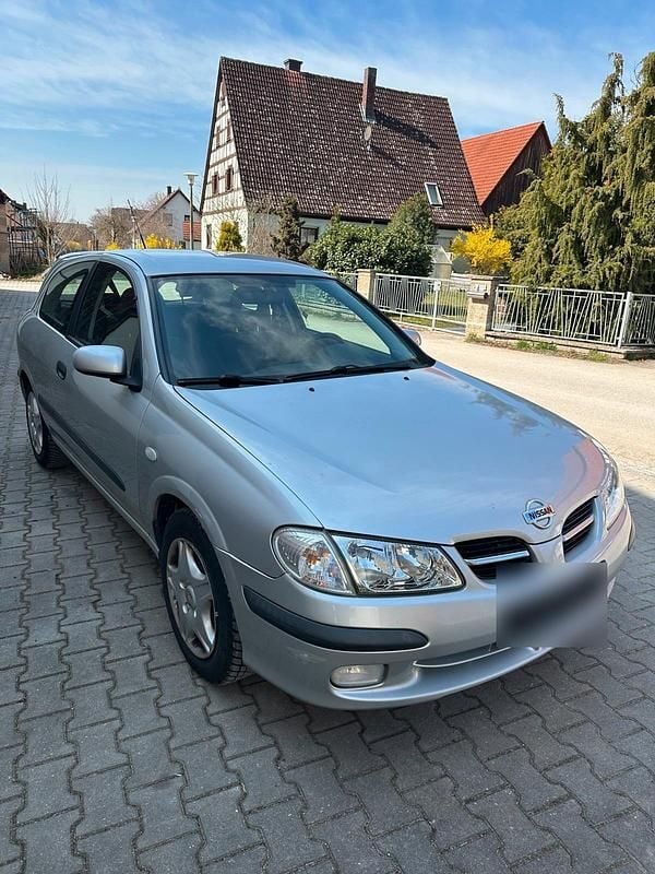 Gebraucht Nissan Almera 114 PS (83 kW) 2000 Silber Kleinwagen