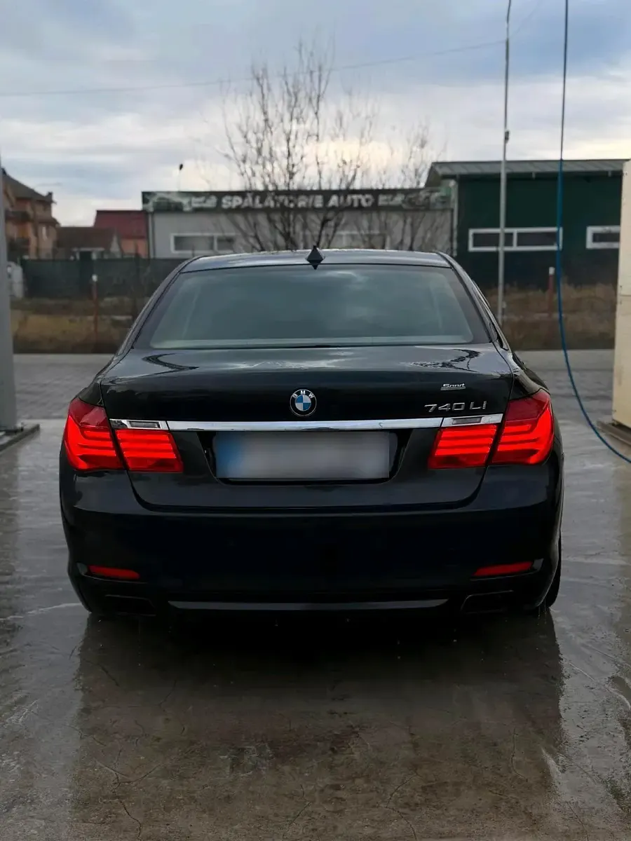 Gebraucht BMW 740L 320 PS (235 kW) 2012 Schwarz Limousine