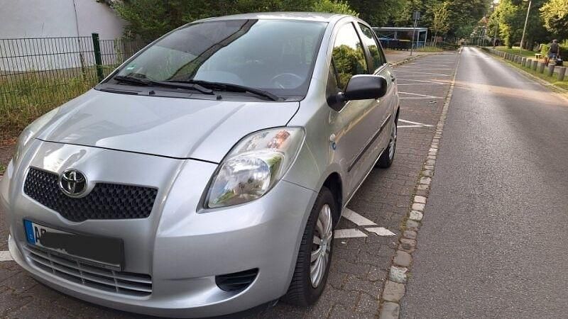 Silber Gebraucht 2008 Toyota Yaris Limousine | 4.650 € (Fairer Preis) - Bild 1/4
